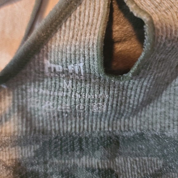 Pro-fit Green Camo Sports Bra, Med - Picture 4 of 4